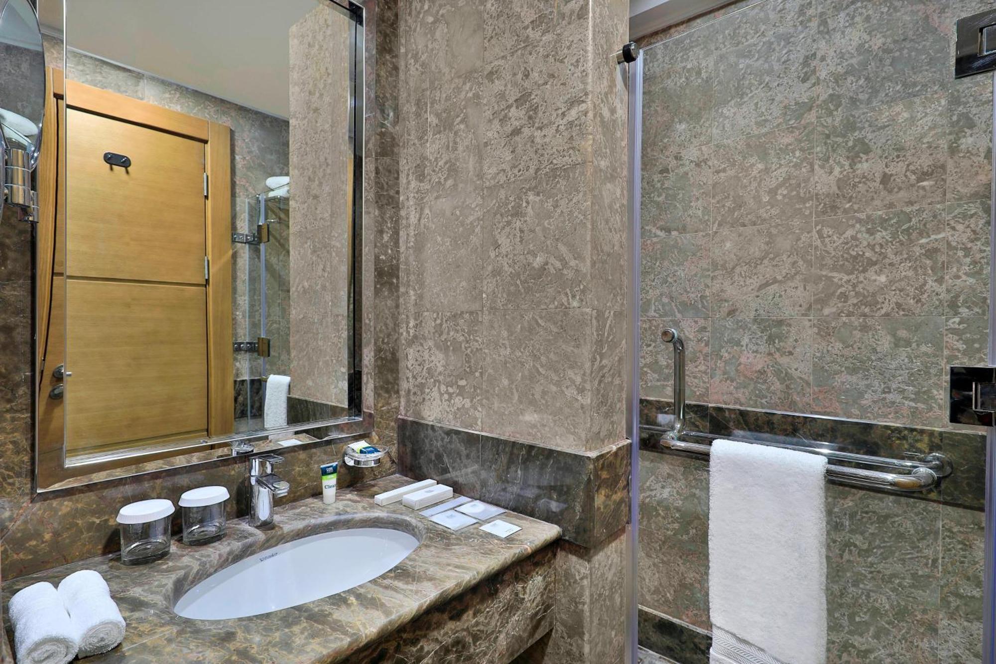 Four Points By Sheraton Makkah Al Naseem Mekka Zewnętrze zdjęcie Bathroom