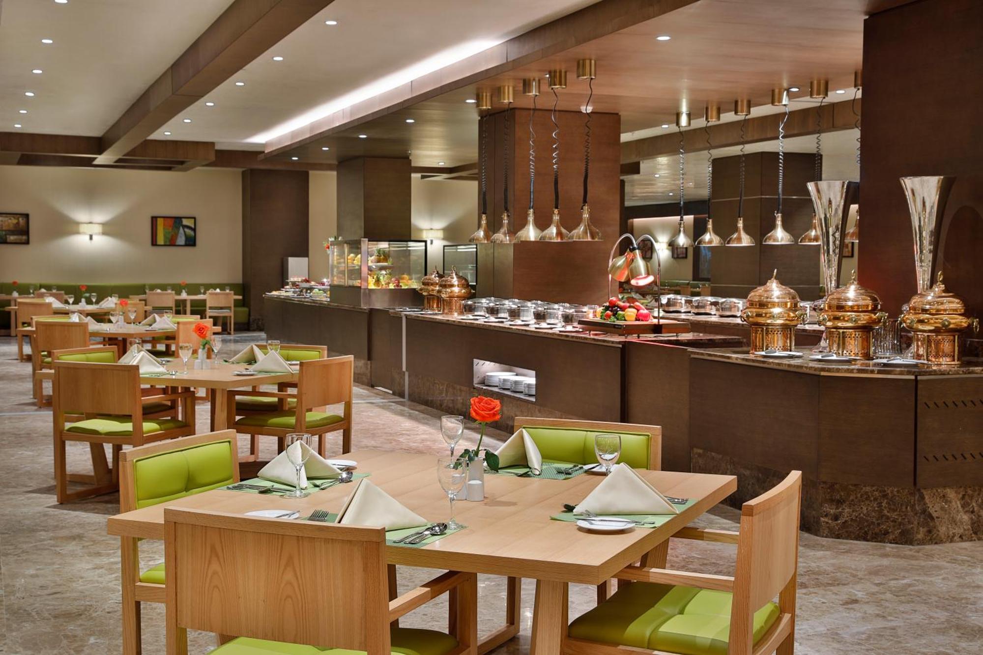 Four Points By Sheraton Makkah Al Naseem Mekka Zewnętrze zdjęcie A restaurant in Riyadh, Saudi Arabia.